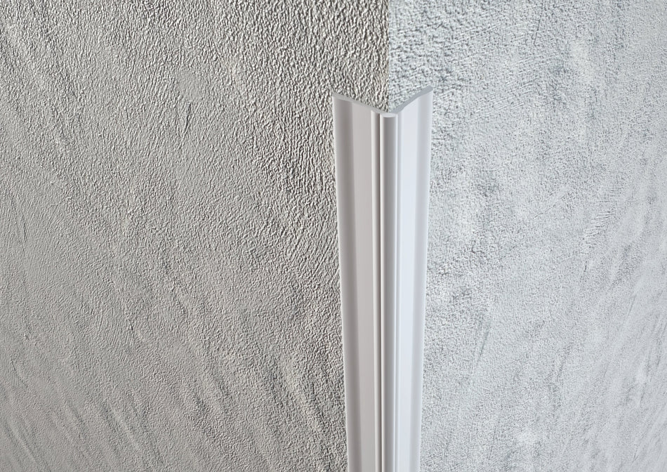 Profilo-paraspigolo ornamentale in PVC. Barra 3 m